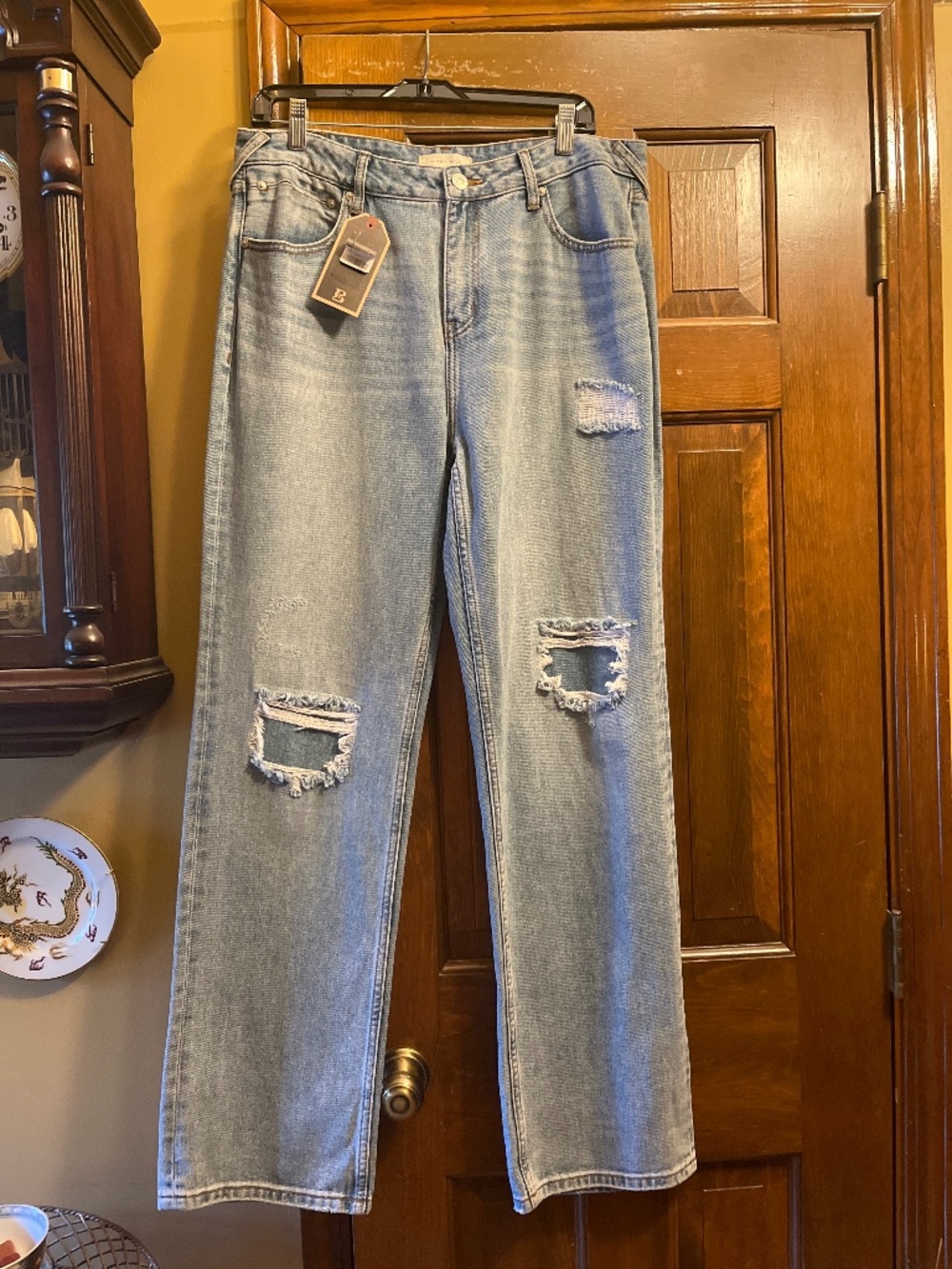 NWT Cleo and Wolf High Rise Straight Leg Jeans.  Sz. 30/30.